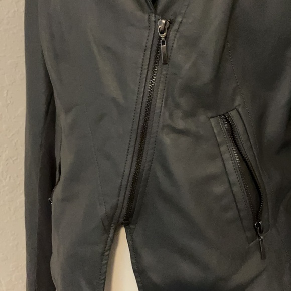 Jennifer Lopez gray faux leather biker jacket - Picture 4 of 9